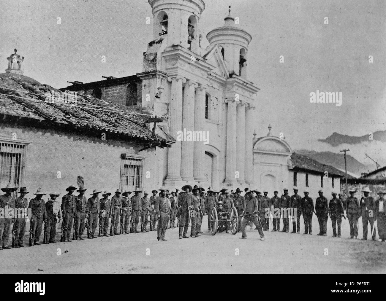 Español: Imágenes de Quetzaltenango tras los combates de la Revolución Quetzalteca en septiembre de 1897. 1 Dicembre 1897 59 La Ilustracion Pacifico Revolucion de occidente 1897 02 Foto Stock