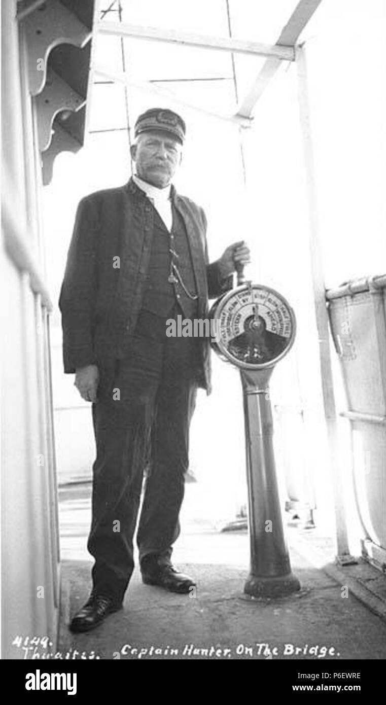 . Inglese: Capitano Hunter, comandante della FARALLON, ca. 1908 . Inglese: l Alaska Steamship Co. goletta a vapore Farallon che serviced southeastern Alaska è stata smantellata nel Iliamna Bay il 5 gennaio 1910. John Thwaites fu tra i naufraghi passeggeri. Didascalia sulla immagine: Capitano Hunter. Sul ponte . PH Coll 247.566 soggetti (LCTGM): Nave capitani--Alaska; Farallon (nave); Alaska Steamship Co.--persone -- Alaska soggetti (LCSH): navi--Alaska--Ponti . circa 1908 9 capitano Hunter, comandante della FARALLON, ca 1908 THWAITES (255) Foto Stock