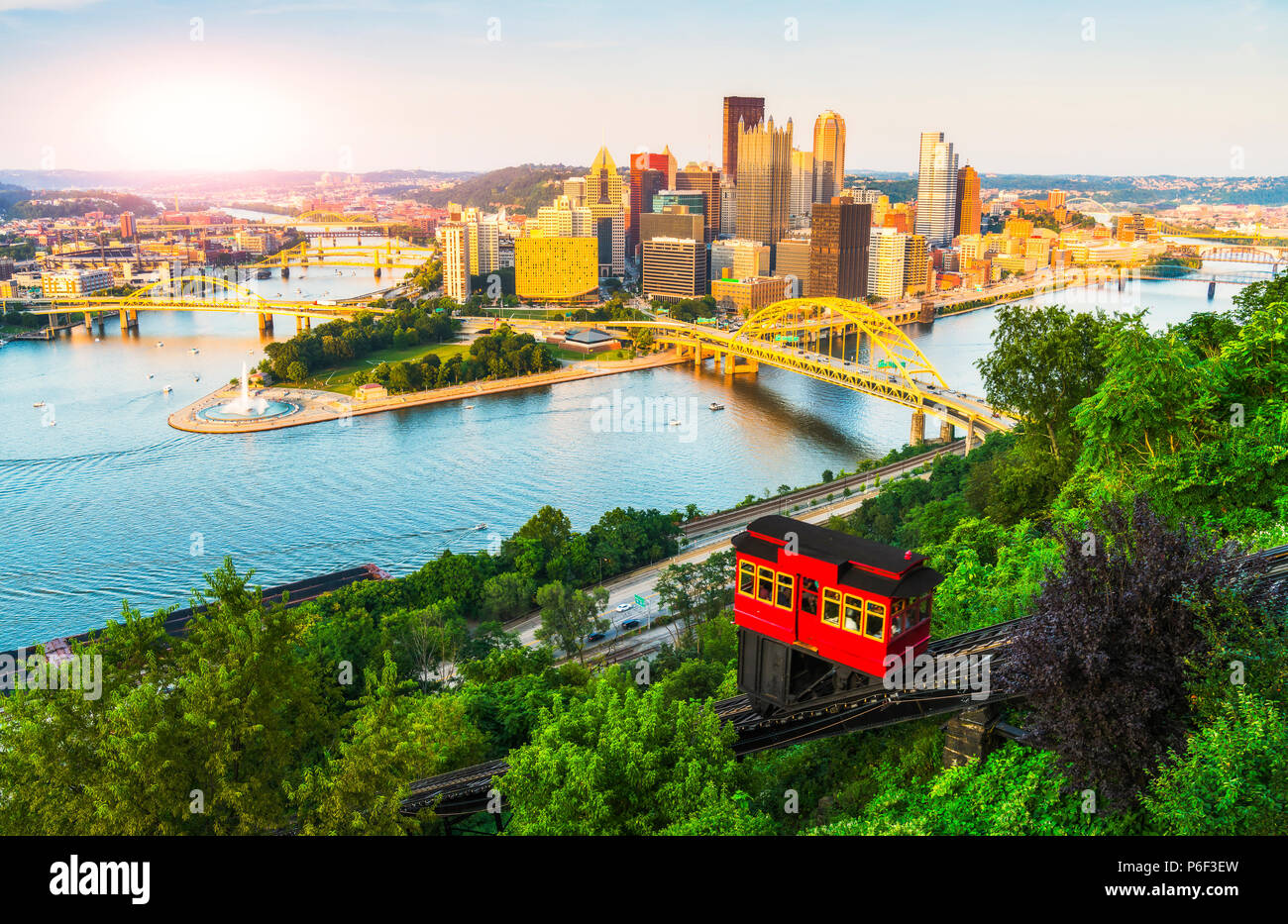 Pittsburgh, Pennsylvania, USA. 2017-08-20, bella pittsburgh al tramonto. Foto Stock