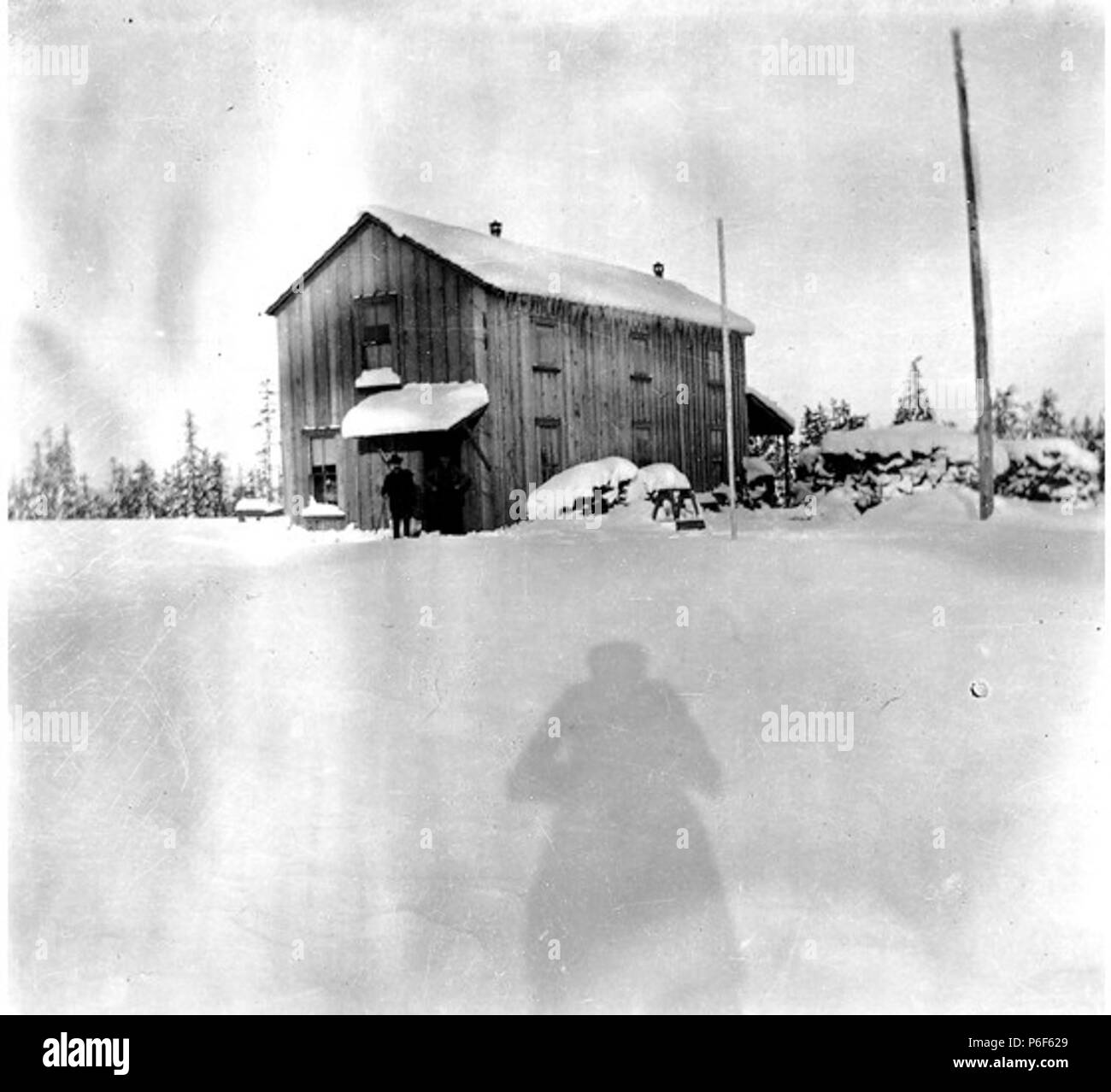 . Inglese: Ingegnere ufficio e abitazione, Fort Lawton, Washington, 3 gennaio 1899 . Inglese: H. Ambrogio Kiehl e la sua famiglia visse in questa casa per alcuni anni durante la prima costruzione di Fort Lawton . Testo da Kiehl log: dell'ingegnere ufficio e abitazione. Il 3 gennaio 1899. Album i 2.192 soggetti (LCTGM): abitazioni--Washington (stato)--Seattle soggetti (LCSH): Stati Uniti. Esercito--Caserme e quarti; Fort Lawton (Seattle, Washington); basi militari--Washington (stato)--Seattle concetti: la guerra e il militare . 3 Gennaio 1899 41 Ingegnere ufficio e abitazione, Fort Lawton, Washington, Foto Stock