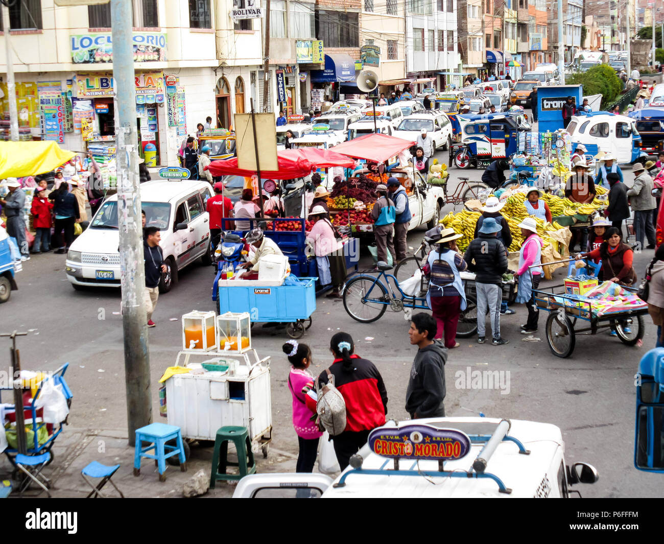 Strada del mercato di Puno Foto Stock