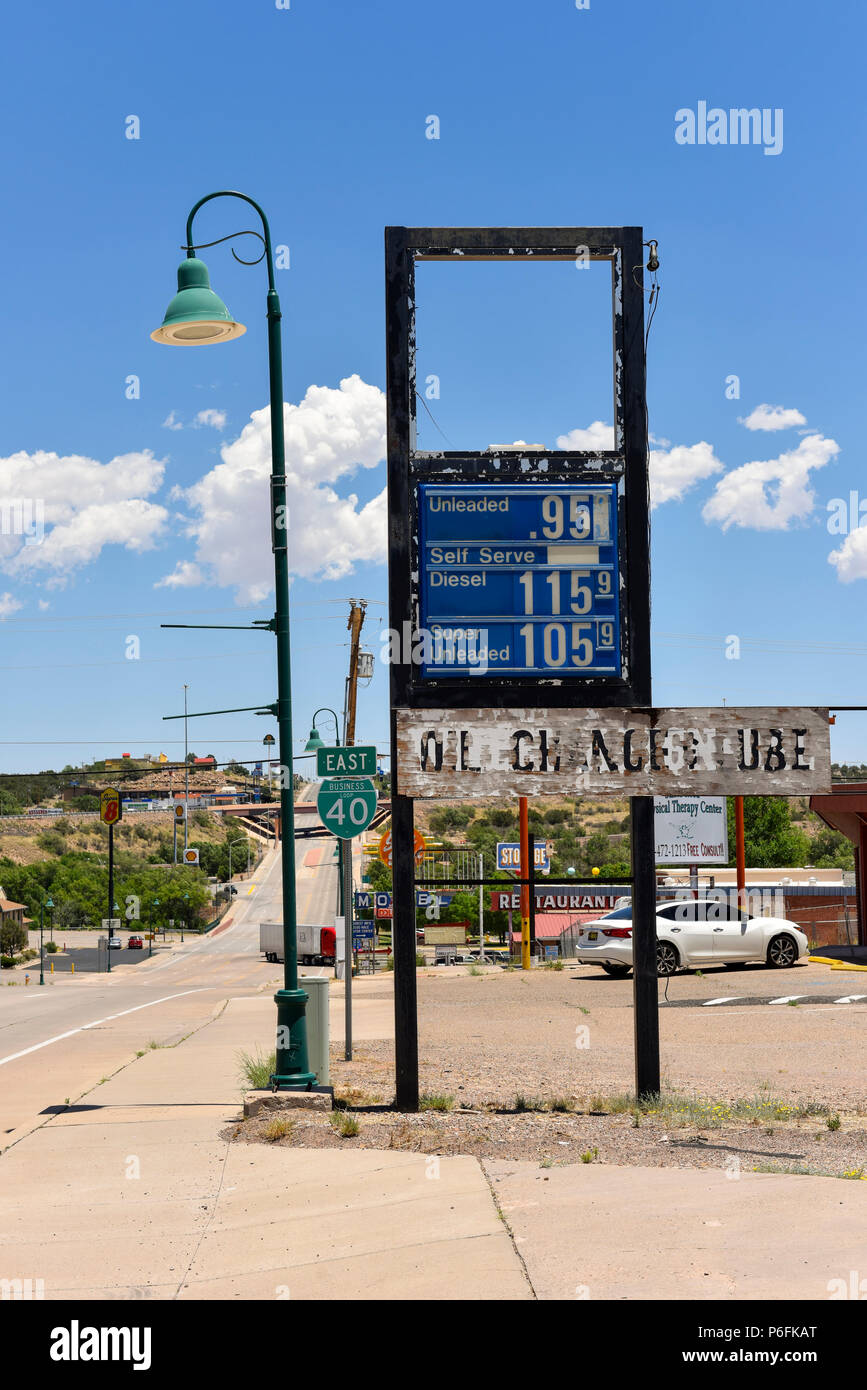 Una vecchia stazione di gas segno sulla Route 66 in Santa Rosa, Nuovo Messico Foto Stock