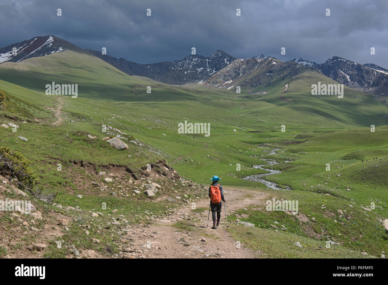 Trekking alla superba Keskenkija alpino Trek, Jyrgalan, Kirghizistan Foto Stock