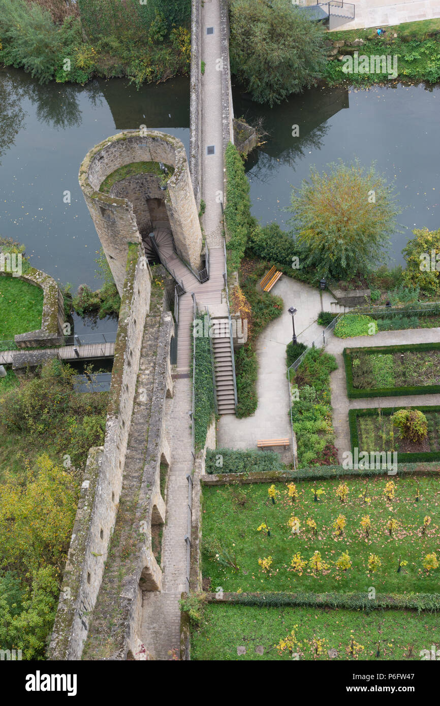 Lussemburgo casemates gardens visto dall'interno del casemates du bock Foto Stock