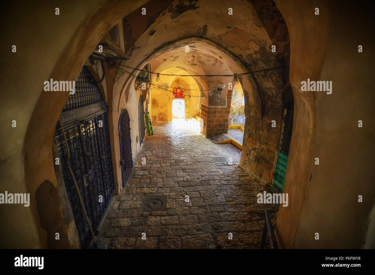 Tel Aviv, Israele, antiche strade di pietra in stile arabo nella Vecchia Jaffa Foto Stock