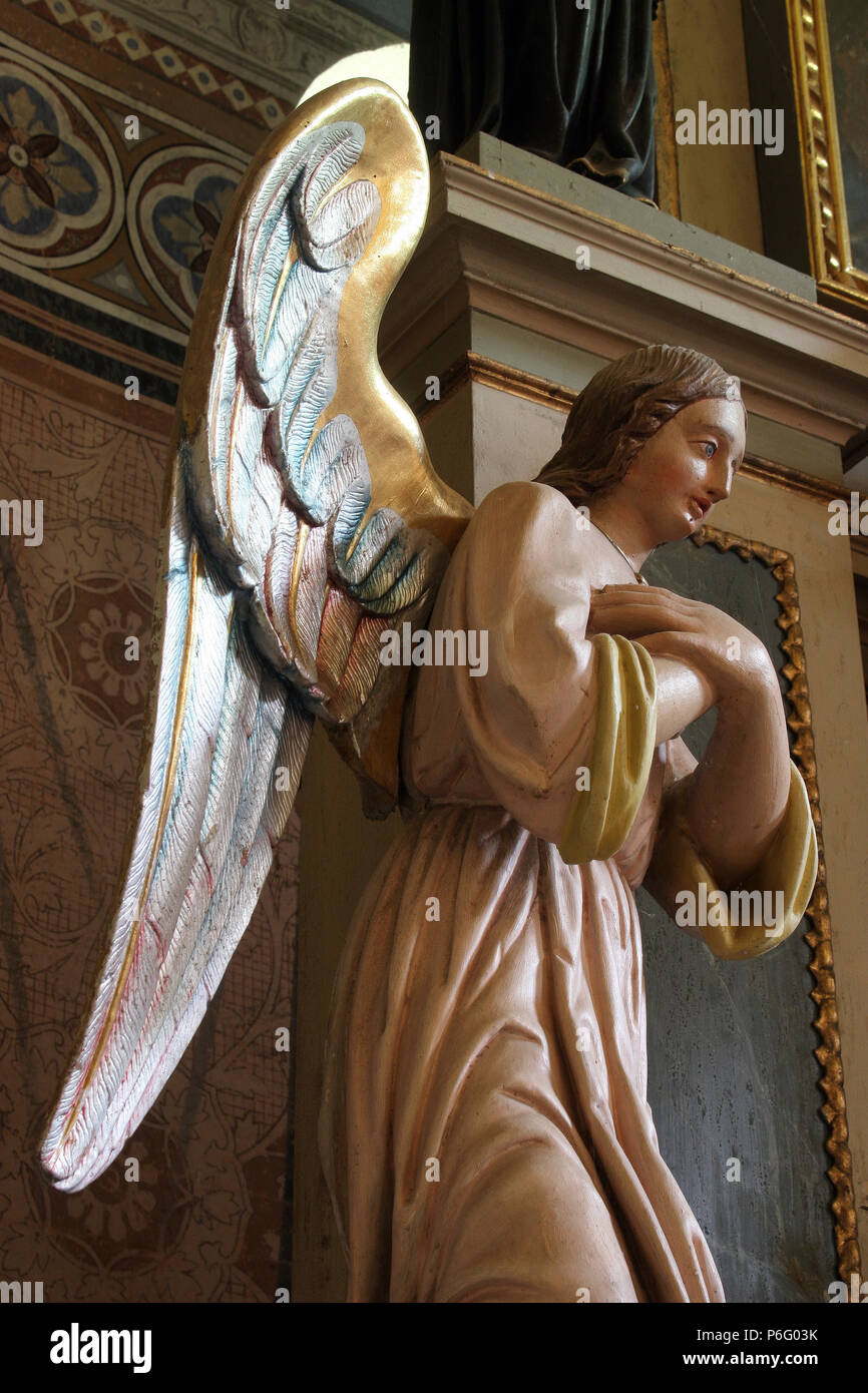 Angelo, statua sull'altare di Santa Caterina di Alessandria chiesa in Ribnicki Kunic, Croazia Foto Stock