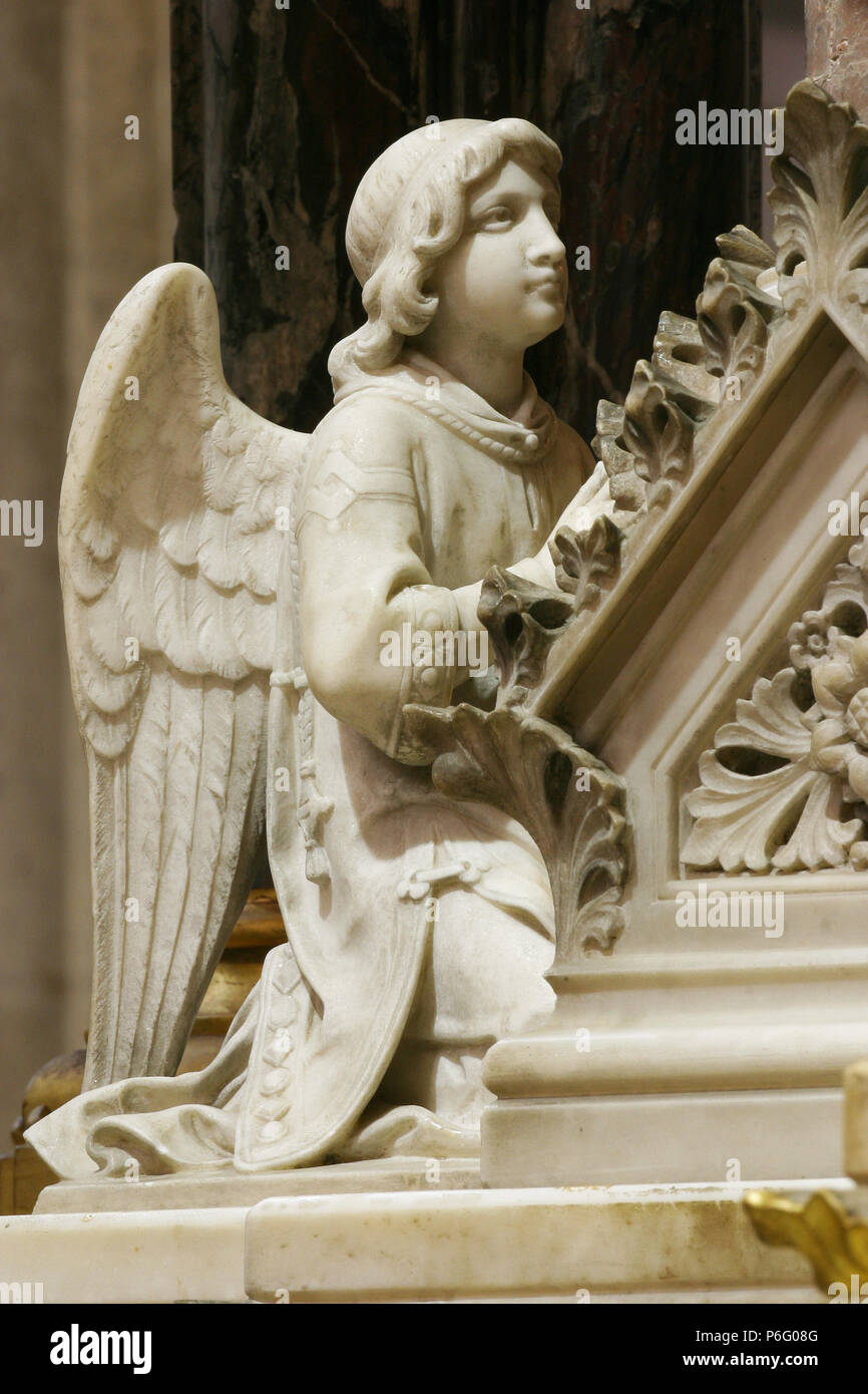 Angelo, statua sull altare principale a Zagabria cattedrale dedicata all Assunzione di Maria Foto Stock