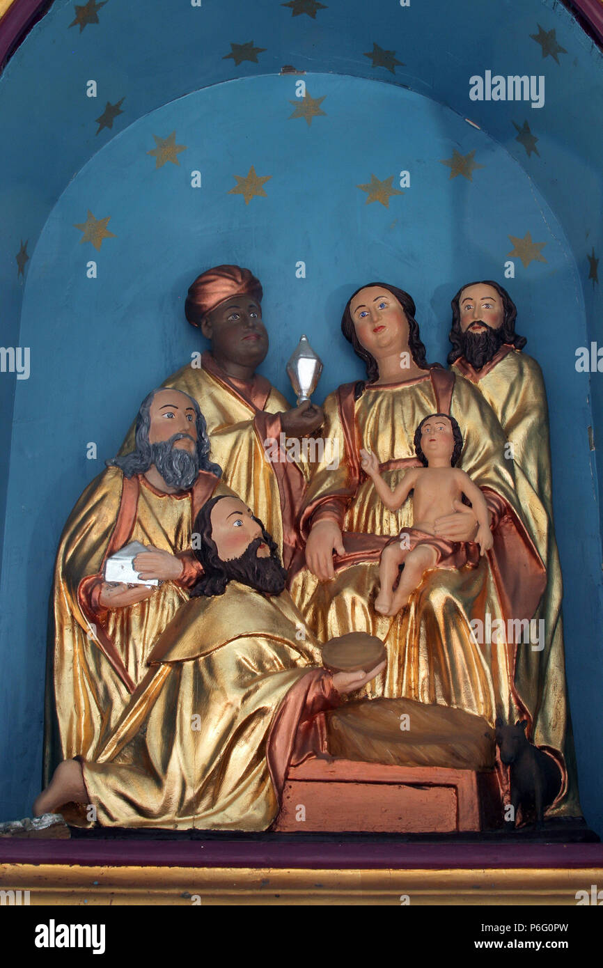 Scena della Natività e adorazione dei Magi, altare dei Tre Re a Santi Cosma e Damiano chiesa in Vrhovac, Croazia Foto Stock