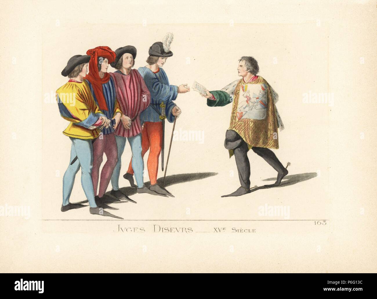 Torneo quattro giudici, juges diseurs, e il re di bracci, roi d'armes, XV secolo. I giudici indossare cappelli o cappucci, doppiette, calze e cracows (scarpe a punta). Il re dei bracci indossa un chlamys con una pergamena pittura degli stemmi dei combattenti, doppietto, pantaloni neri, cracows con speroni, e contiene una carta con il torneo di sfide. Da una illustrazione da Barthelemy d'Eyck nel rene di Angiò del torneo "Prenota", 1488. Handcolored Illustrazione disegnata e litografato da Paolo Mercuri con il testo di Camille Bonnard da 'costumi storici dal XII al XV secolo, L' Foto Stock