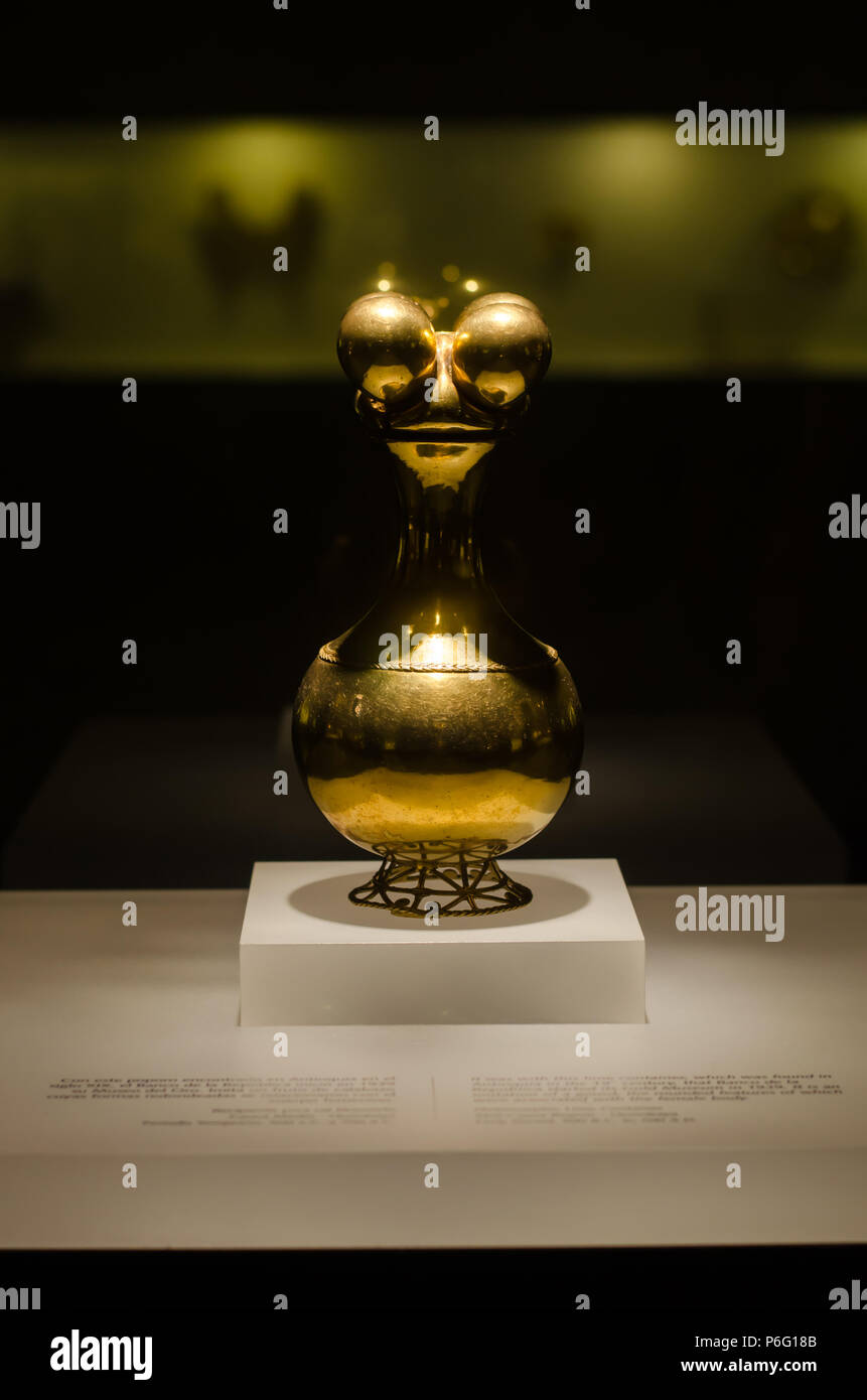 Antica pre-colombiana poporo oro Foto Stock