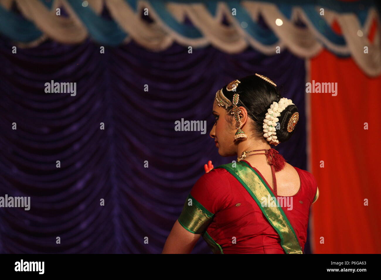 Il BHARATA NATYAM è uno degli otto di danza classica con forme di india,da parte dello stato del Tamil Nadu.Le foto vengono da diverse performance sul palco Foto Stock