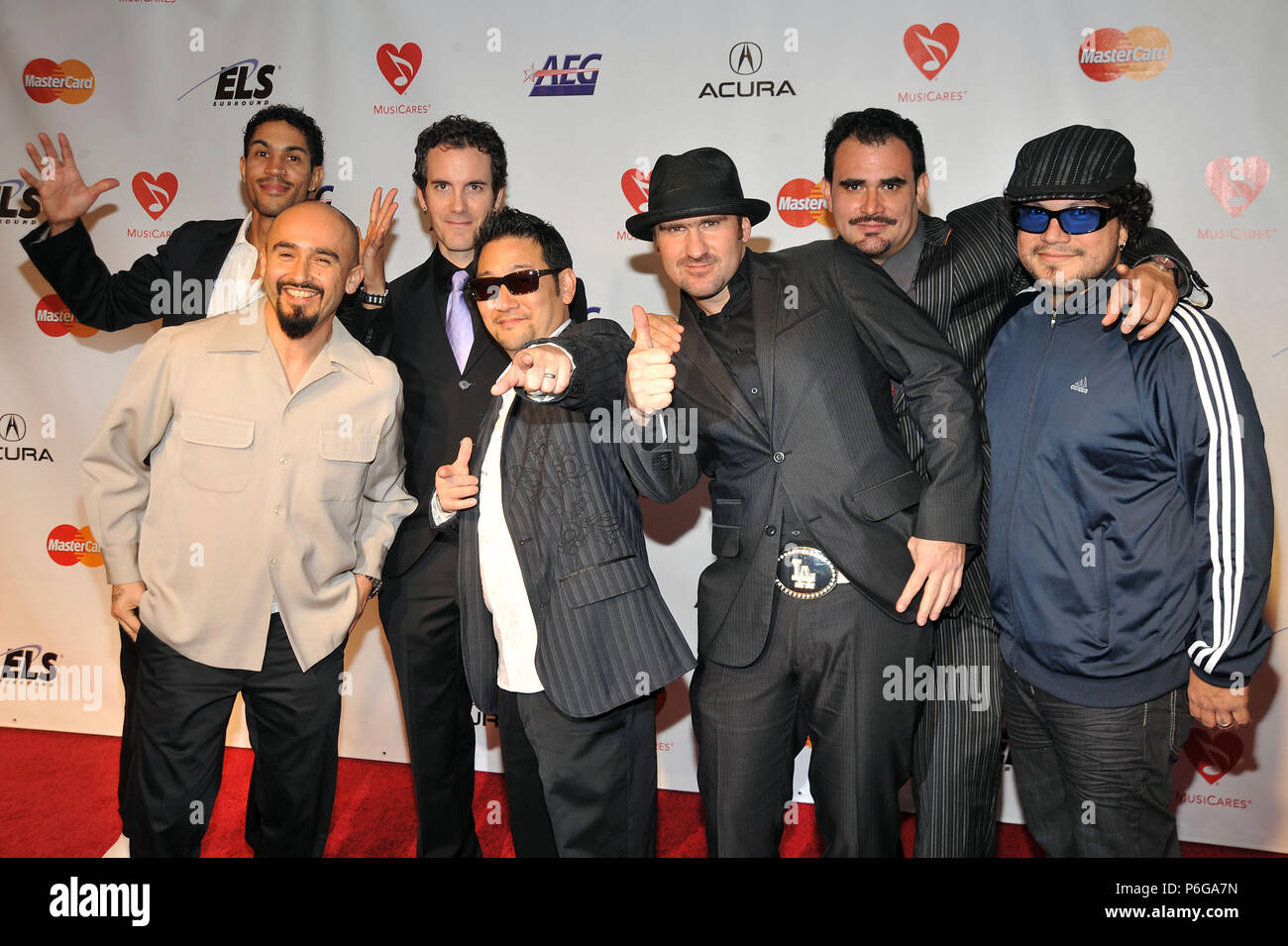 Ozomatti  23 - MusiCares persona dell'anno beneficio cena e concerto in onore di Neil Young al Convention Centre di Los Angeles.Ozomatti  23 evento nella vita di Hollywood - California, tappeto rosso Evento, STATI UNITI D'AMERICA, industria cinematografica, celebrità, fotografia, Bestof, arte cultura e intrattenimento, Topix celebrità moda, migliori della vita di Hollywood, evento nella vita di Hollywood - California, moquette rossa e dietro le quinte, ,arti della cultura e del divertimento, fotografia, inchiesta tsuni@Gamma-USA.com , Musica celebrità, musicista, Music Group, 2010 Foto Stock