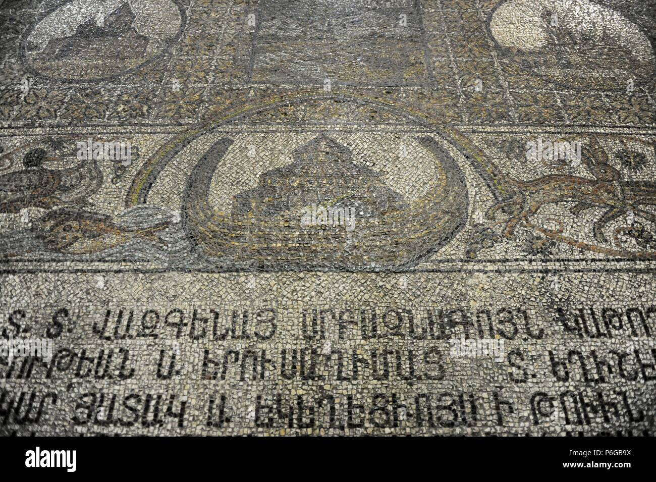 Israele. Gerusalemme. Basilica del Santo Sepolcro. Cappella di Sant'Elena.del XII secolo. Armenia chiesa. Pavimento a mosaico. Dettaglio dell'arca di Noè. Foto Stock