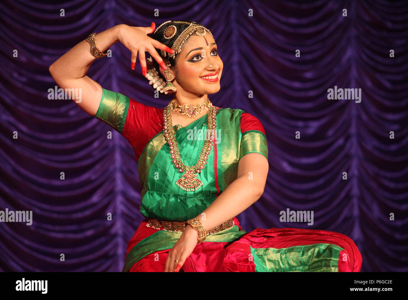 Il BHARATA NATYAM è uno degli otto di danza classica con forme di india,da parte dello stato del Tamil Nadu.Le foto vengono da diverse performance sul palco Foto Stock