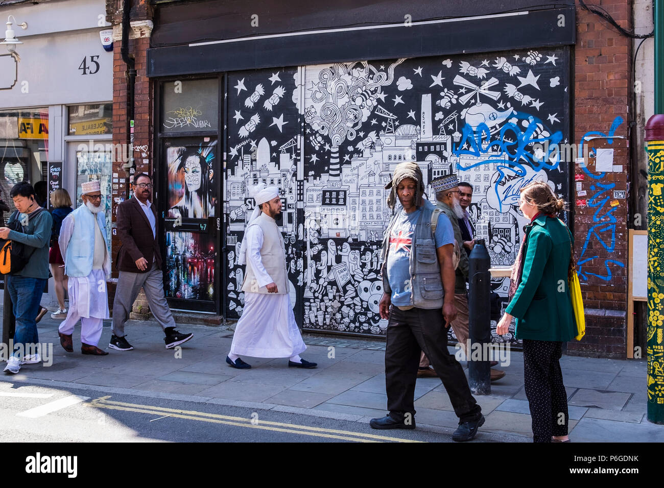 Brick Lane street scene, Borough of Tower Hamlets, London, England, Regno Unito Foto Stock