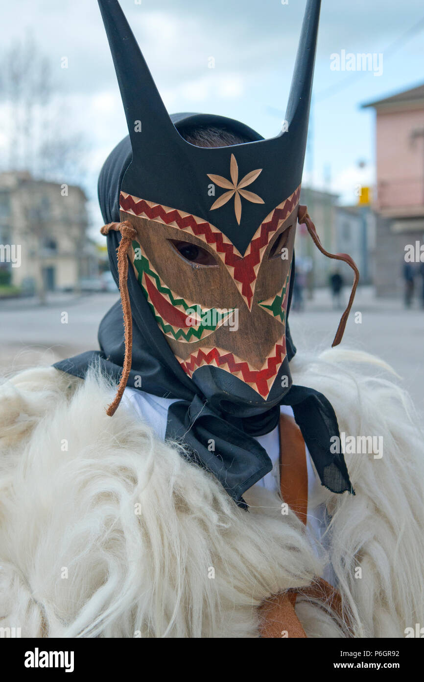 Sos Boes, maschera tipica del carnevale sardo, Ottana village, Sardegna, Italia Foto Stock
