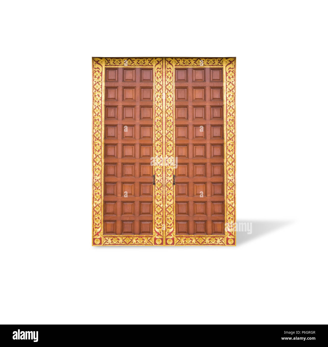 Porta in legno con Thai motivo ornamentale, isolato su sfondo bianco con percorso di clipping. Foto Stock