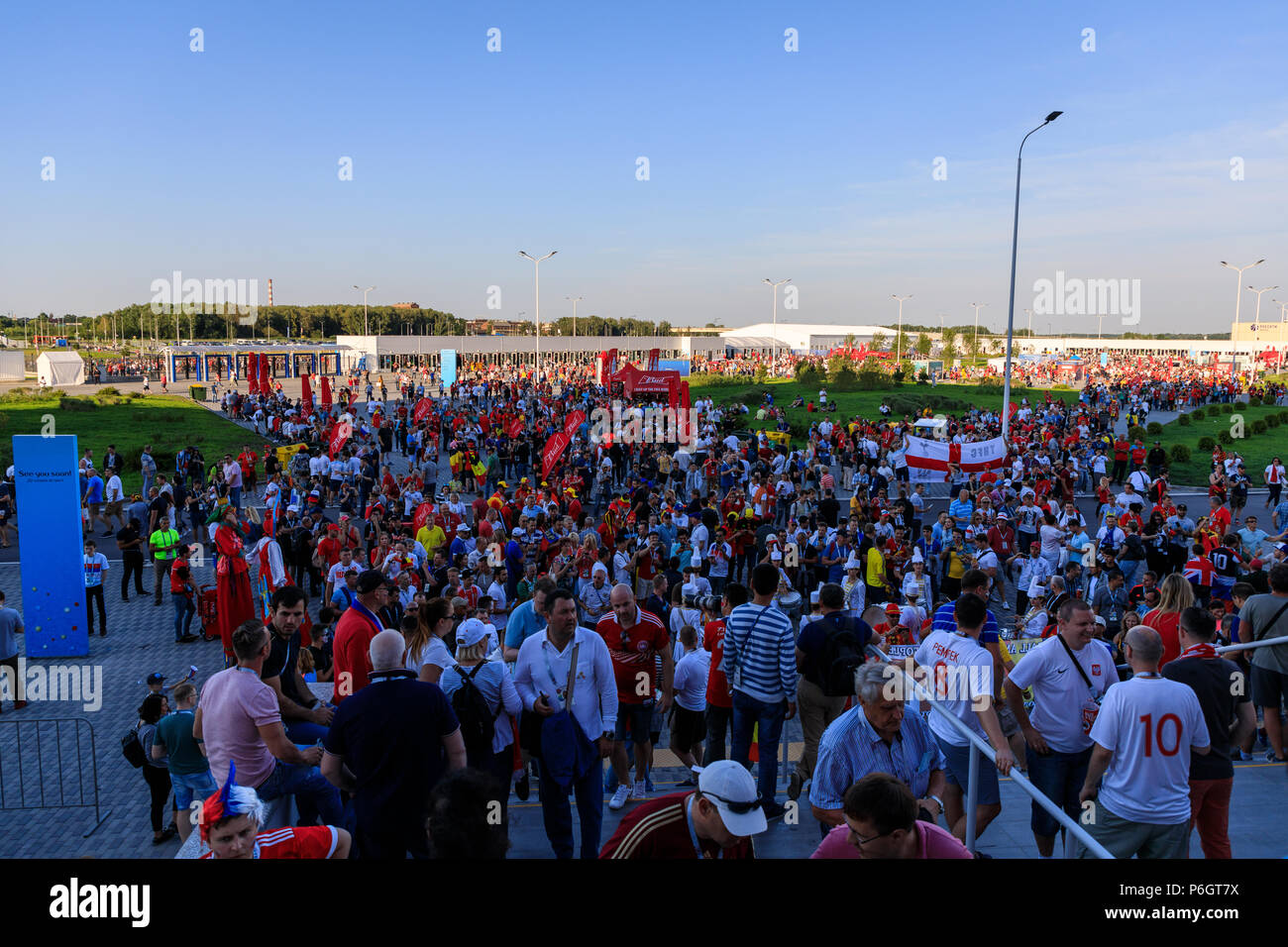 Kaliningrad, Russia - 28 Giugno 2018: folla di tifosi sono in corso per la partita di calcio durante la Coppa del Mondo FIFA 2018 Foto Stock