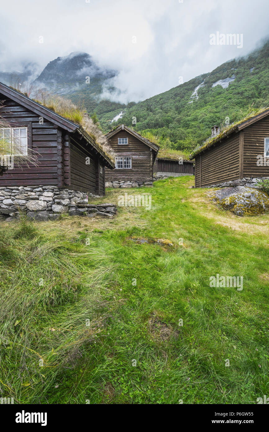 Alpeggio Breng con vecchie baite, nel Jostedalen, Norvegia Foto Stock