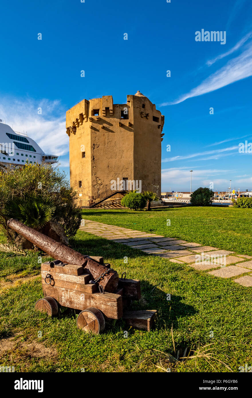 Italia Sardegna Porto Torres - La torre aragonese Foto Stock