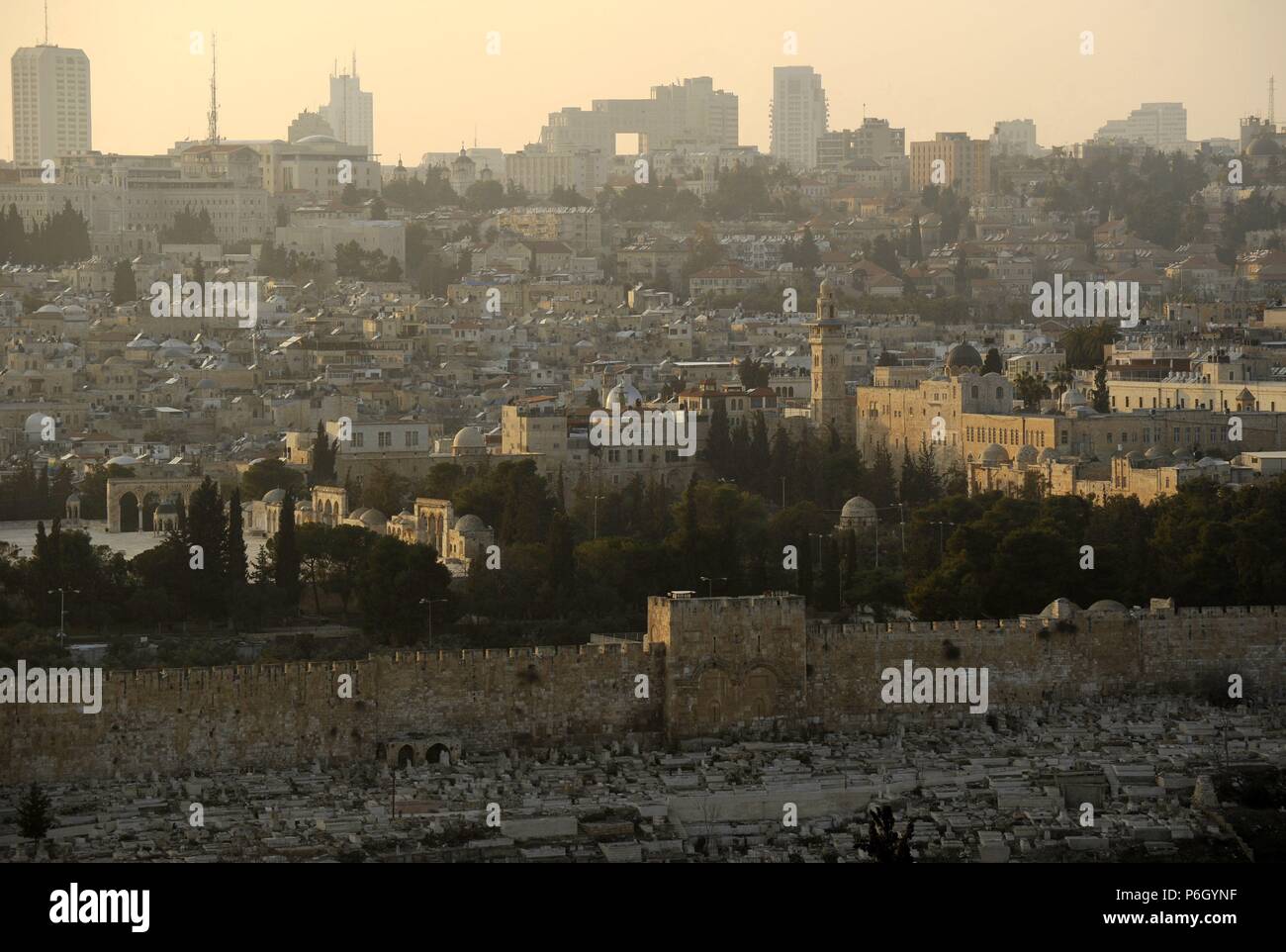 Israele. La città vecchia di Gerusalemme. Pareti. Il tramonto. Foto Stock