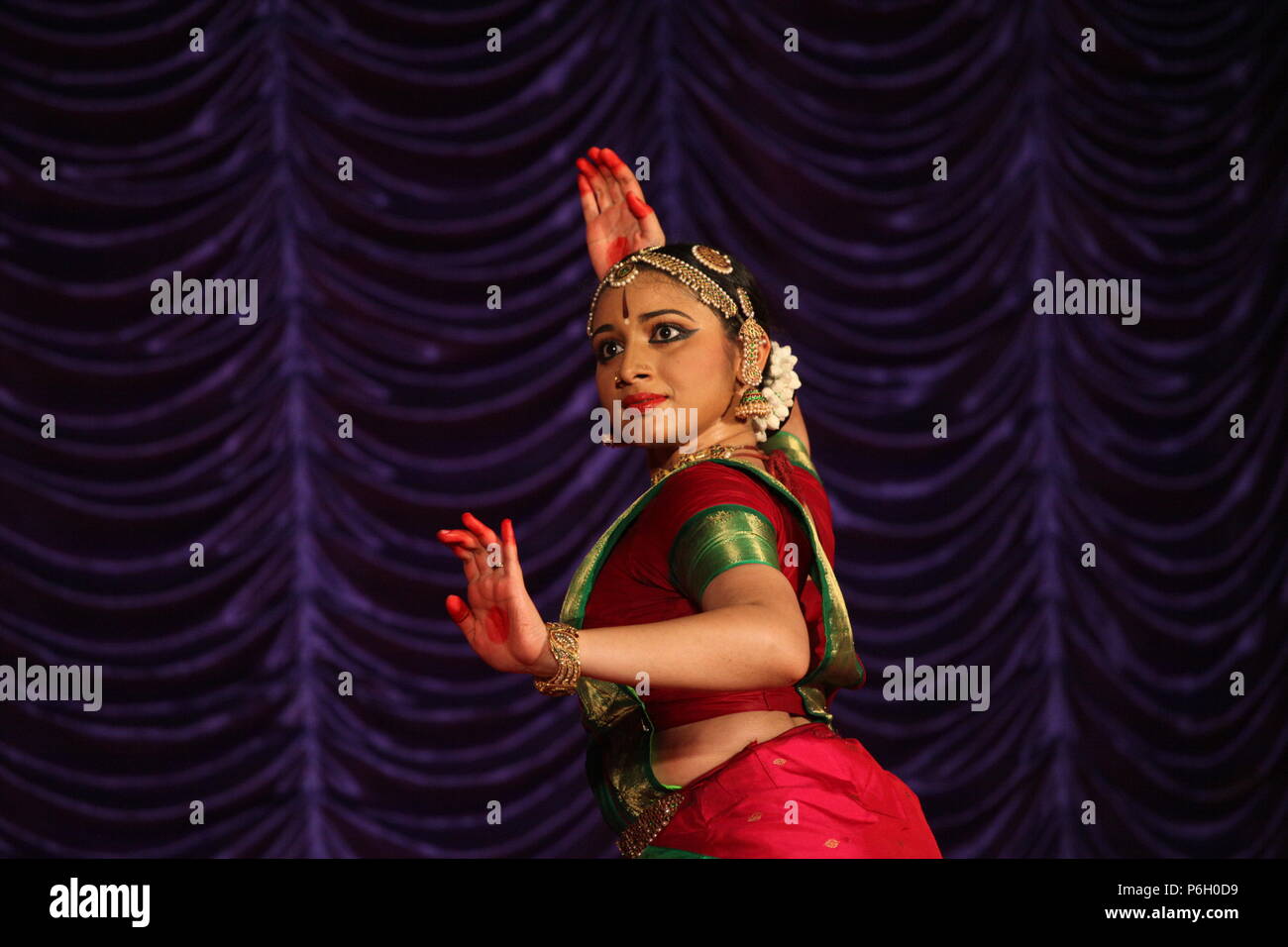 Il BHARATA NATYAM è uno degli otto di danza classica con forme di india,da parte dello stato del Tamil Nadu.Le foto vengono da diverse performance sul palco Foto Stock