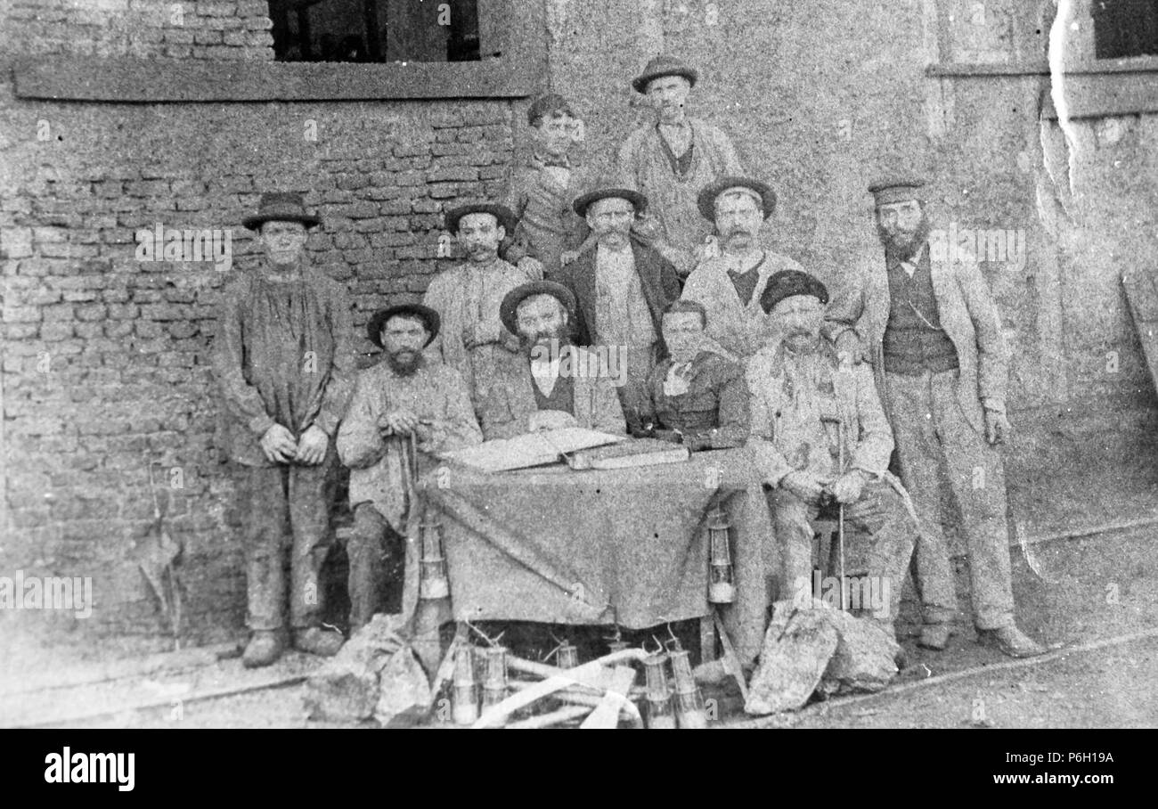 Français : des mineurs au puits Saint-Charles (Rochamp). circa 1880 70 Puits Saint-Charles xxo - 02 Foto Stock