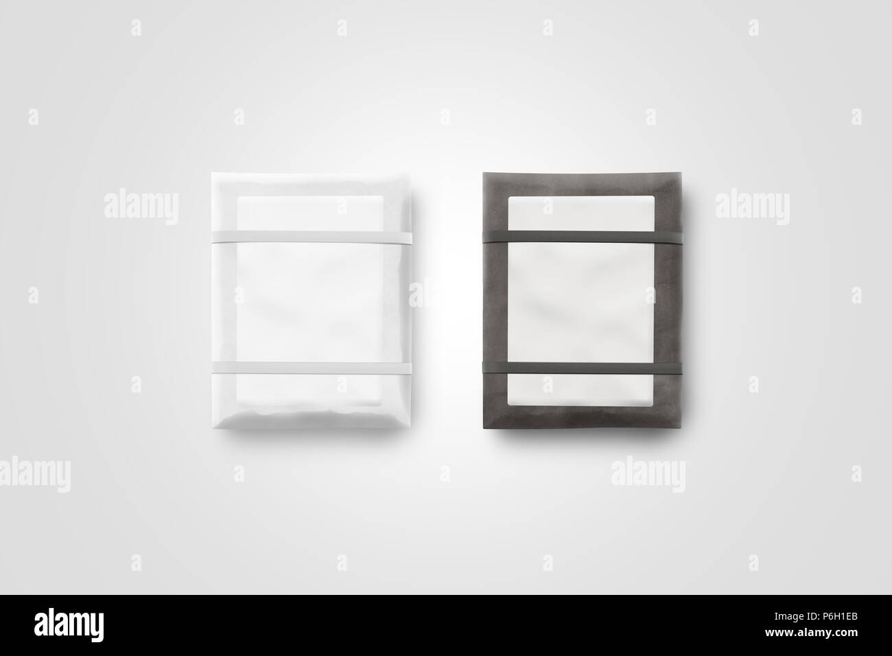 Confezione vuota borsa con etichetta vuota mock up isolato in bianco e nero, vista dall'alto, rendering 3d. Contenitore in cartone scatola adesivo anteriore mockup. Moda online web store per posta. Foto Stock