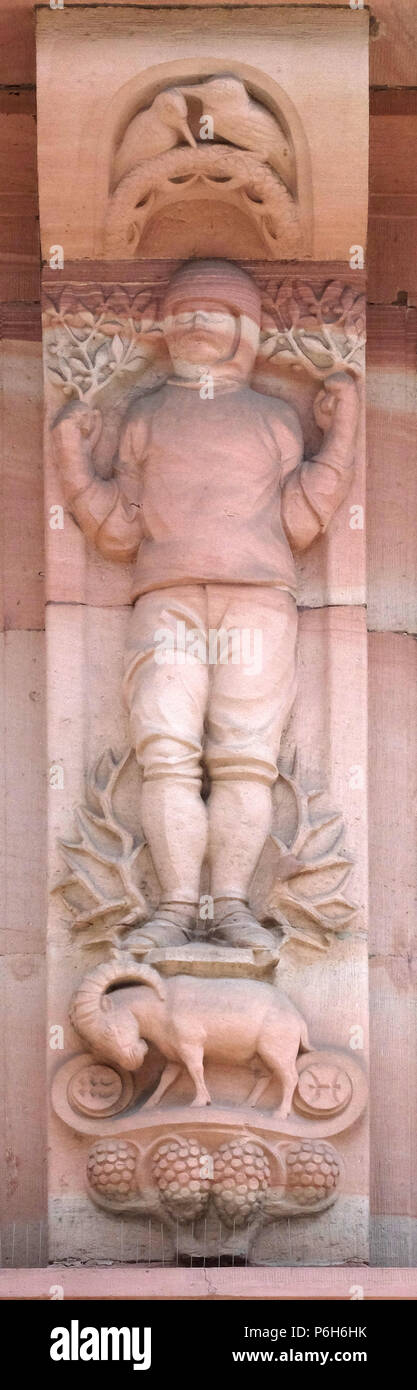 Il segno zodiacale del Capricorno, rilievo sulla facciata della casa di Aschaffenburg, Germania Foto Stock