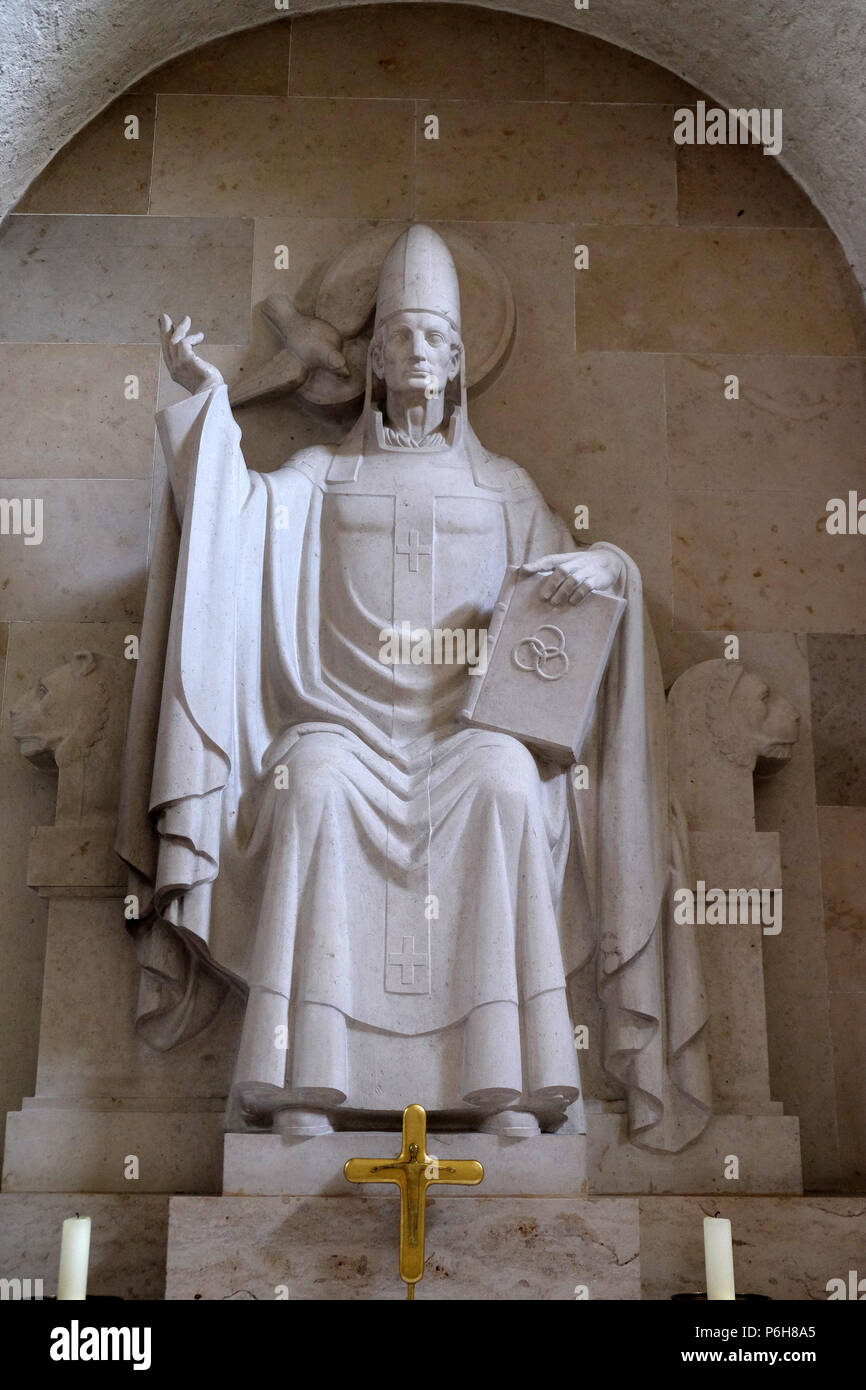 Papa san Gregorio I, altare in Abbazia di Munsterschwarzach, monastero benedettino, Germania Foto Stock