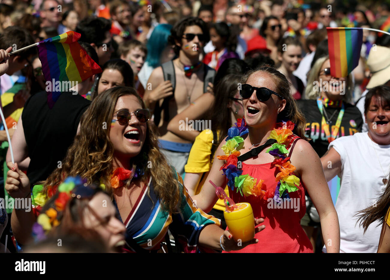 Le persone prendono parte al Pride Parade in Dublino. Picture Data: Sabato 30 Giugno, 2018. Vedere PA storia orgoglio irlandese. Foto di credito dovrebbe leggere: Brian Lawless/PA FILO Foto Stock