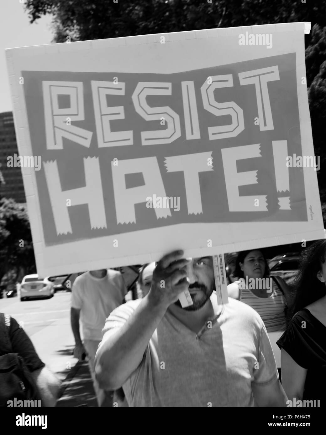 Giugno 30, 2018 - LOS ANGELES, CALIFORNIA, STATI UNITI D'AMERICA - "tenere insieme le famiglie' marcia di protesta con segni di Los Angeles in California Foto Stock