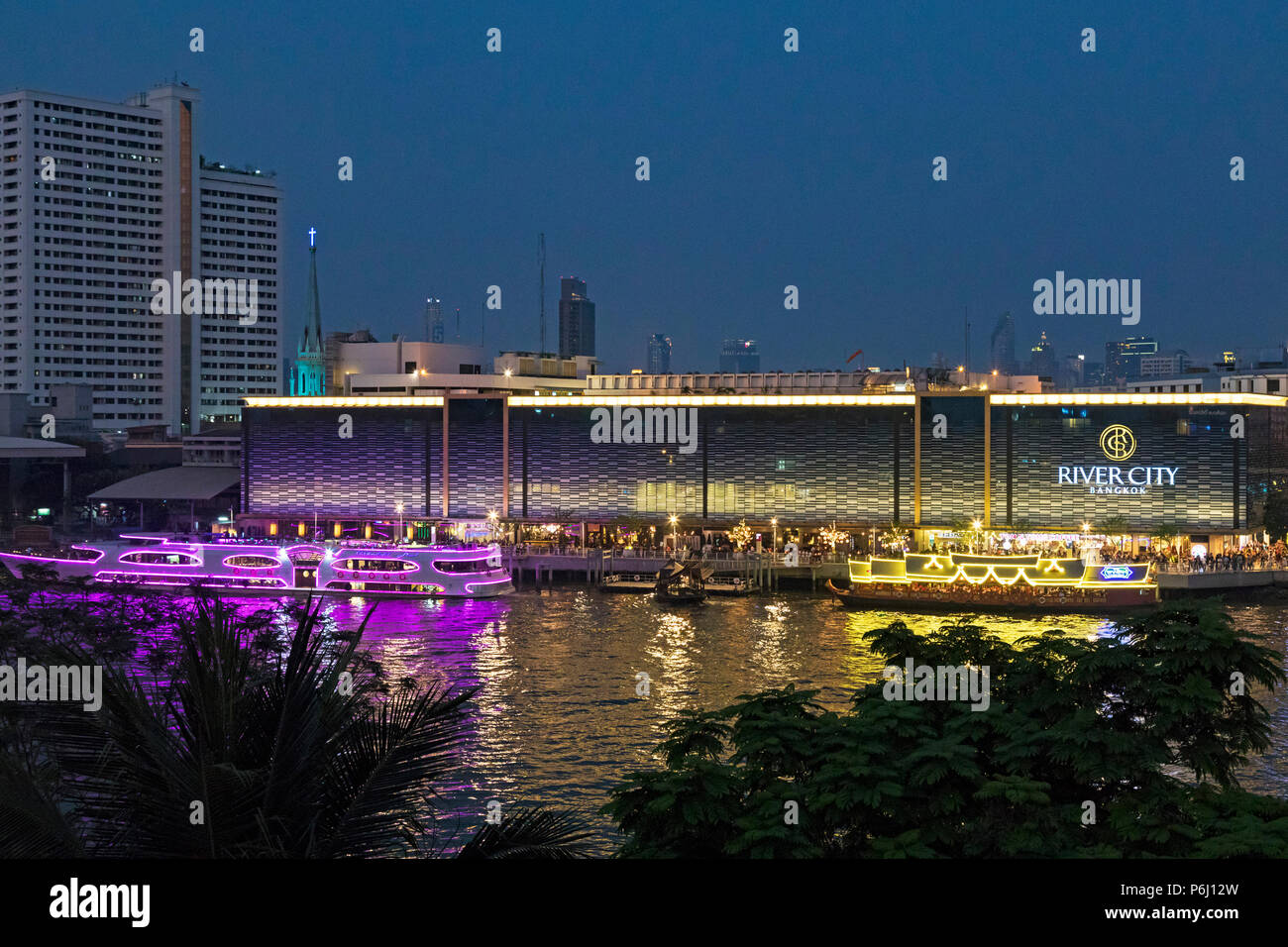 River City Shopping Mall sul Fiume Chao Phraya, Bangkok, Thailandia Foto Stock