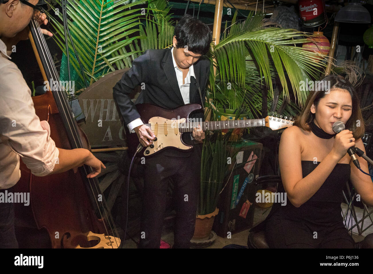 Thai jazz trio di eseguire a Bangkok, in Thailandia Foto Stock