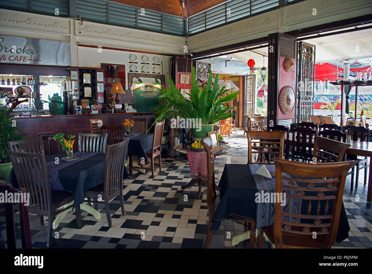 Interno del XIX secolo decor e James Brooke Ristorante Kuching Sarawak Malaysia Foto Stock