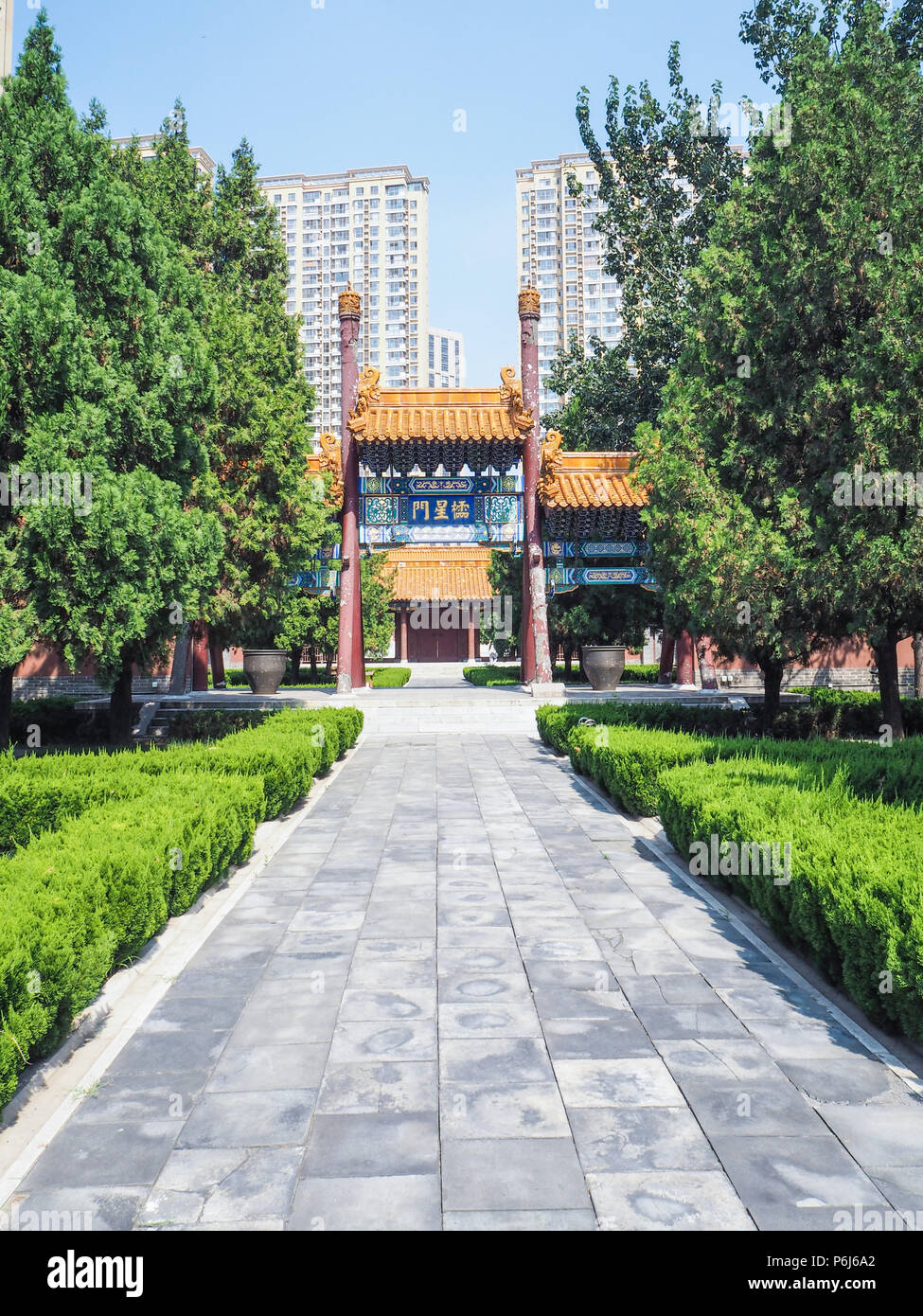 Cinese tradizionale archway nel Tempio di Confucio di Tianjin, Cina Foto Stock