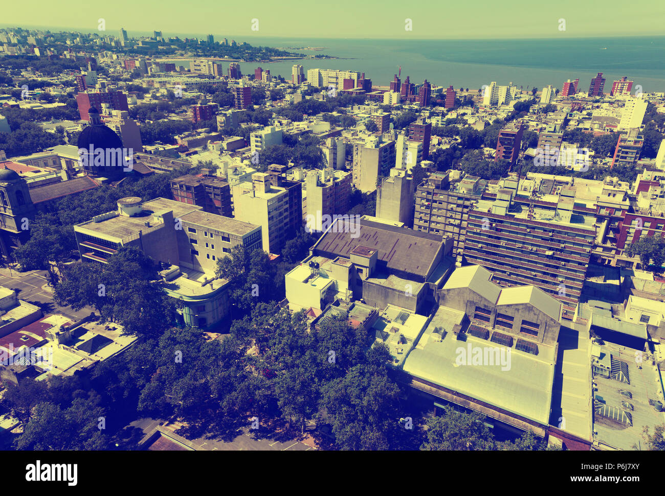 Vista panoramica di edifici e strade della capitale dell'Uruguay Montevideo. Uruguay, Sud America Foto Stock