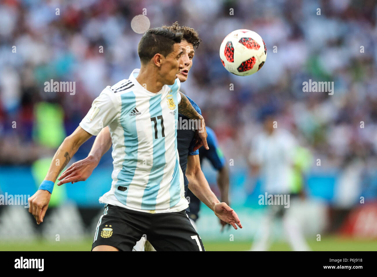 Kazan, Russia, 30 giugno 2018. Angel di Maria player di Argentina e il giocatore Francia gioco valido per l'Ottavo di finale della Coppa del Mondo in Russia 2018 all'Arena di Kazan in Russia questo sabato, 30. (Foto: WILLIAM VOLCOV/BRASILE PHOTO PRESS) Credito: Brasile Photo Press/Alamy Live News Foto Stock