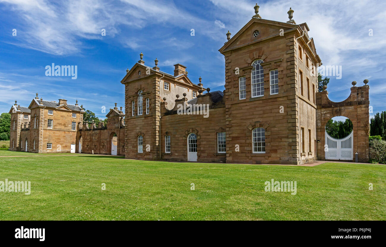 Vista frontale del Chatelherault Estate in Chatelherault Country Park Ferniegair Hamilton Lanarkshire Regno Unito Scozia Foto Stock