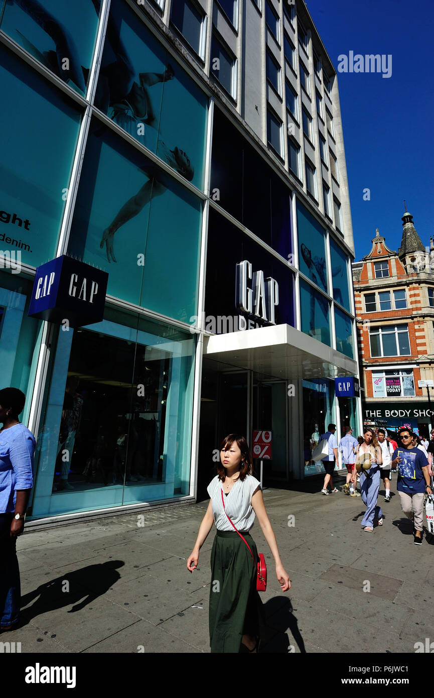 GAP store su Oxford Street, London, England, Regno Unito Foto Stock