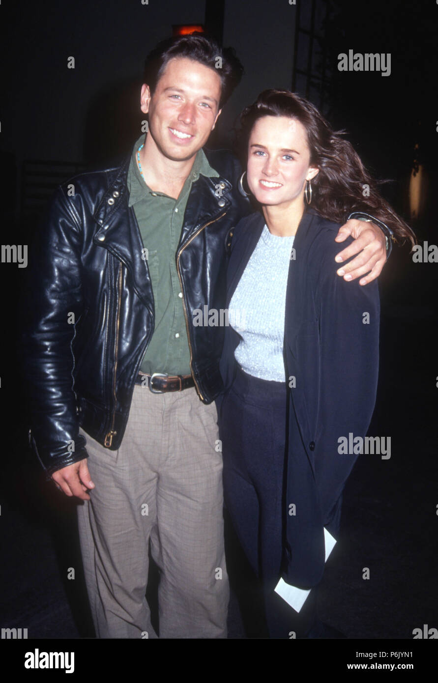 LOS ANGELES, CA - 14 dicembre: (L-R) attore Brian Wimmer e valutazione assistere ad una premiere sul dicembre 14, 1991 a Los Angeles, California. Foto di Barry re/Alamy Stock Photo Foto Stock