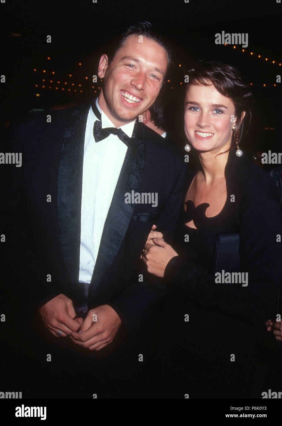 CENTURY City, CA - 15 dicembre: (L-R) attore Brian Wimmer e valutazione frequentare la premiere del XX Century Fox 'Grand Canyon' il 15 dicembre 1991 presso Cineplex Odeon Century Plaza cinema in Century City, California. Foto di Barry re/Alamy Stock Photo Foto Stock