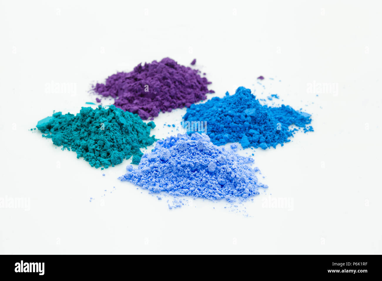 Piccoli cumuli di polvere di colore - studio luce Foto Stock