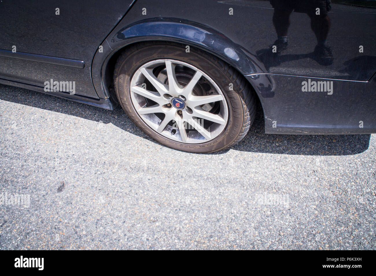 Saab, foratura di pneumatico, piatto pneumatico di tipo tubeless, pneumatici,  pneumatici, Pneumatici, Ruota, ruote Foto stock - Alamy