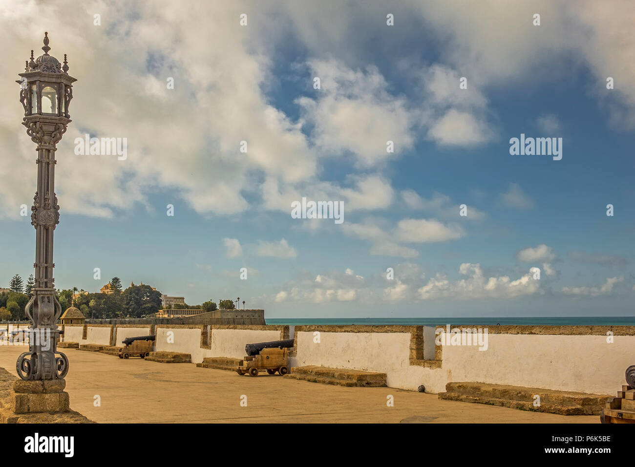 Le vecchie mura della città, Cadice, Andalusia, Spagna Foto Stock