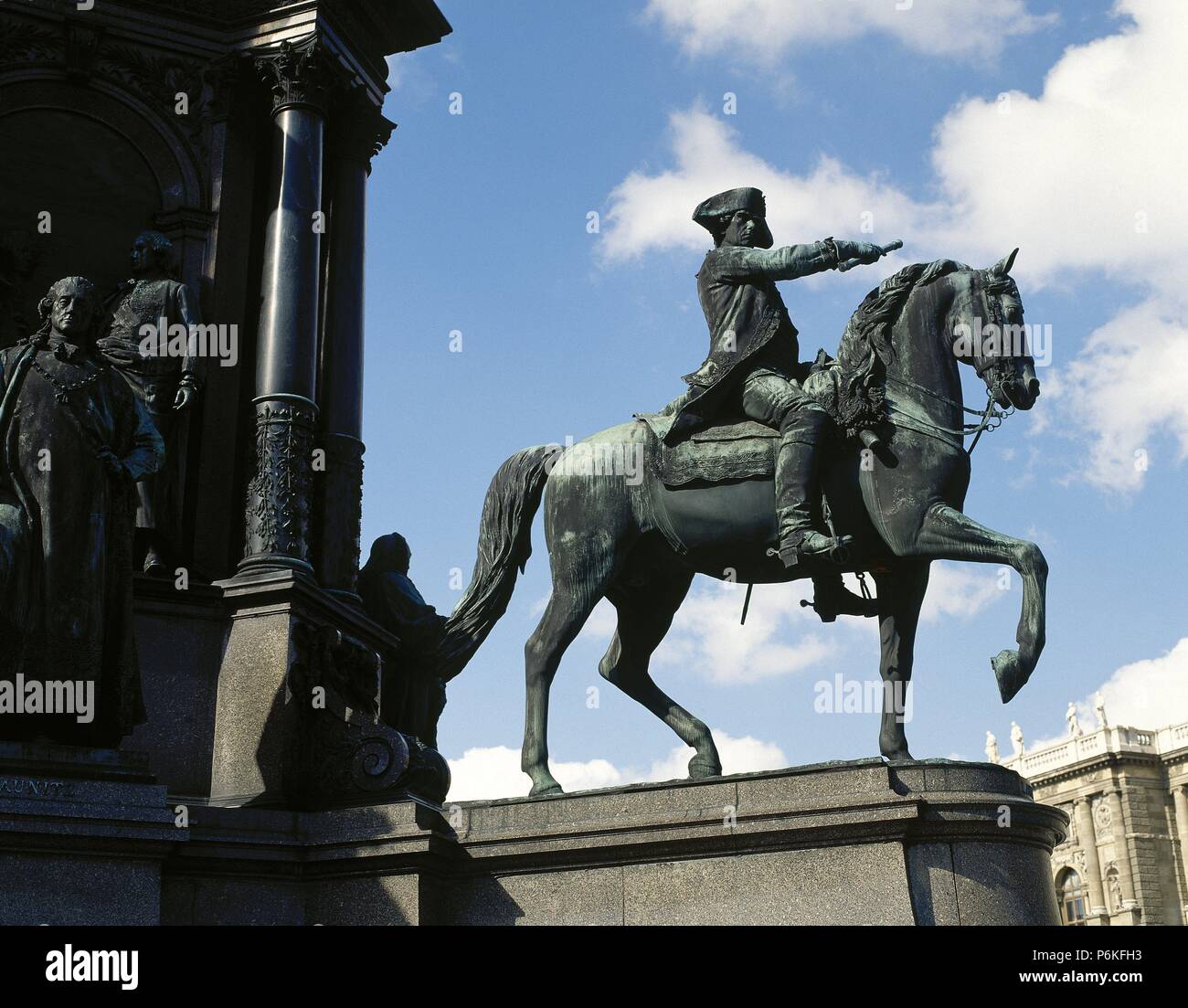 Ernesto Gedeón VON LAUDON (Tootzen, 1717-Novy Jicin, Moravia, 1790). Militar austríaco aunque de orígen sueco. Fue uno de los comandanti imperiales de mayor éxito duranti la Guerra de los Siete años y la guerra ruso-turca (1787-1791). Detalle de la estatua que se encuentra en MariaTheresia-Platz, realizada en 1888 por Kaspar von ZUMB.S., en onore a María Teresa de Austria. VIENA. Austria. Foto Stock