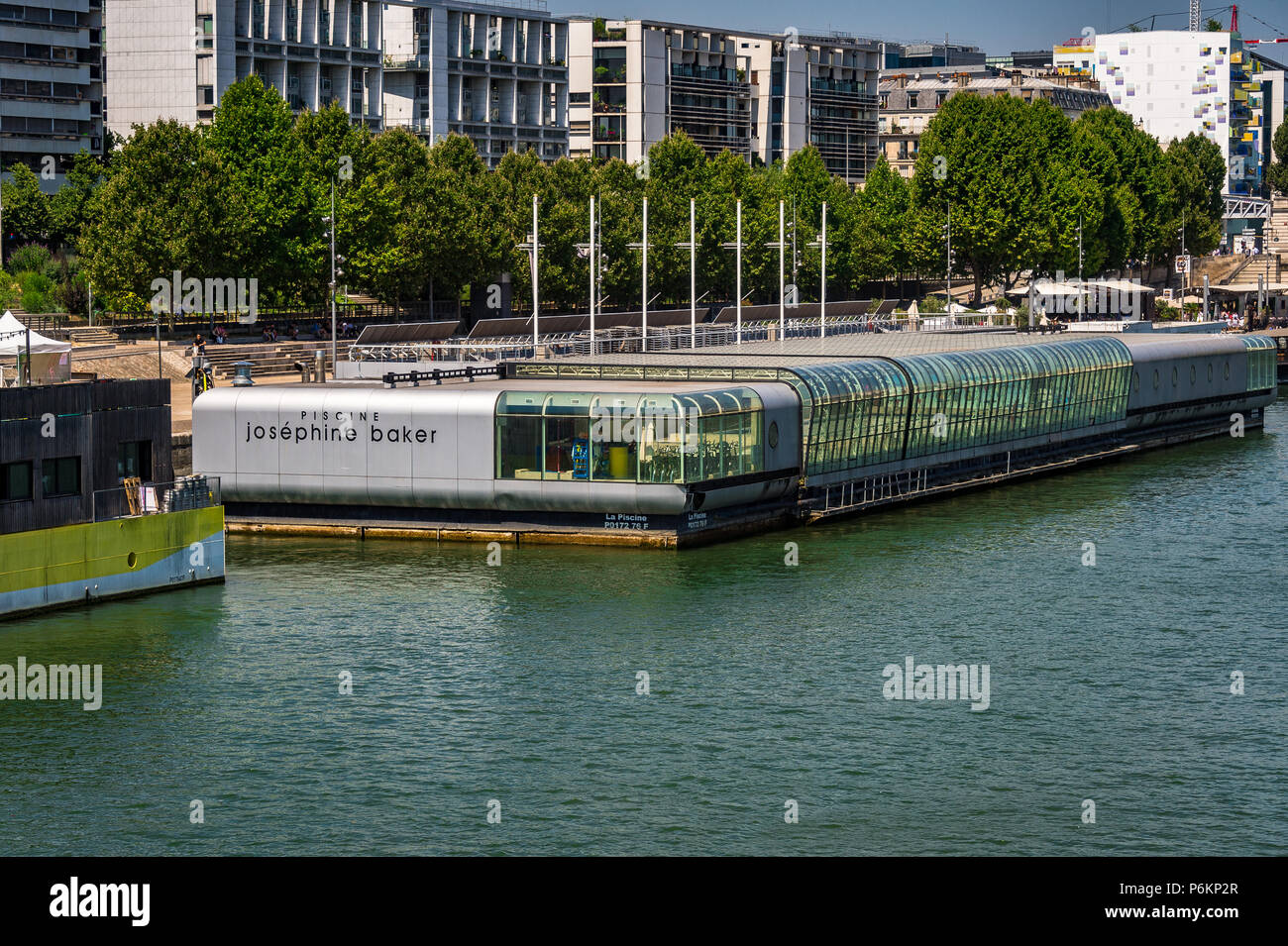 Piscine Joséphine Baker è una piscina galleggiante sul Fiume Senna a Parigi, Francia. Foto Stock