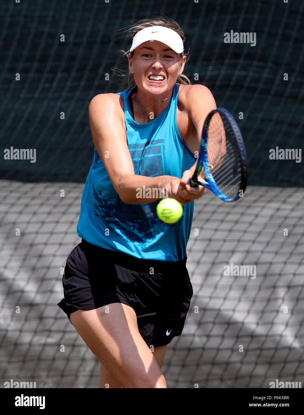 Maria Sharapova durante la pratica prima del 2018 campionati di Wimbledon al All England Lawn Tennis e Croquet Club, Wimbledon.at All England Lawn Tennis e Croquet Club, Wimbledon. Foto Stock