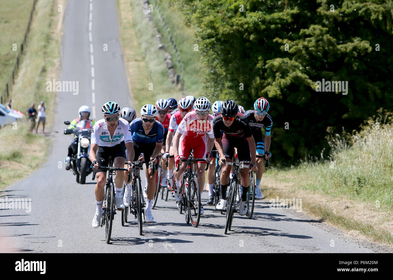 Il gruppo leader salire la Ryals durante la mens HSBC Regno Unito Strada Nazionale campionati di corsa su strada la concorrenza del Northumberland. Foto Stock