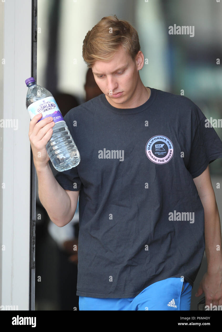 Londra, Regno Unito, 1 luglio 2018. George Ezra cantautore visto lasciare la BBC Studios Broadcasting House Credit: Foto Stock